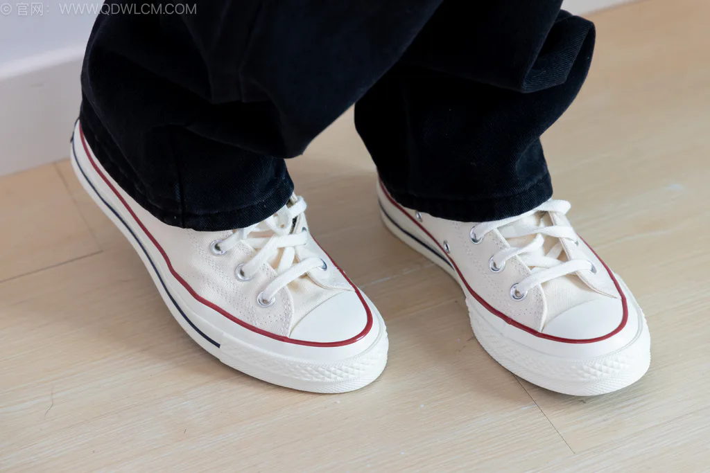 精选勿恋传媒 NO.2554 欢欢-帆布鞋、粉色船袜[160P]