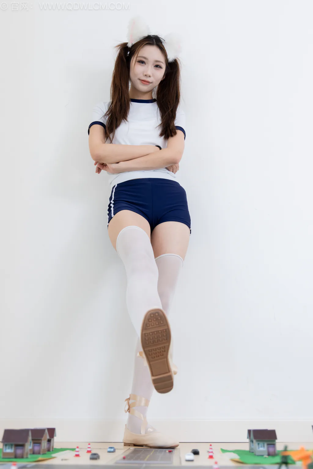 精选勿恋传媒 NO.2565 泡泡-平底鞋、薄白丝大腿袜、体操服[158P]